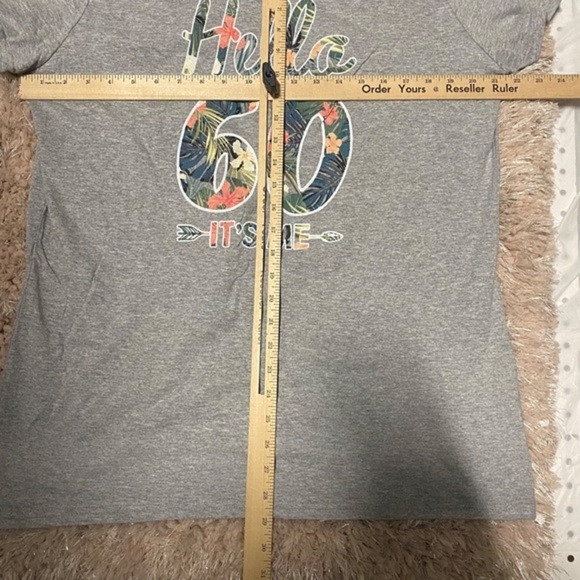 Hello 60 It Me Fruit Of The Loom Grey T-Shirt Women’s Size 2XL - Picture 3 of 8